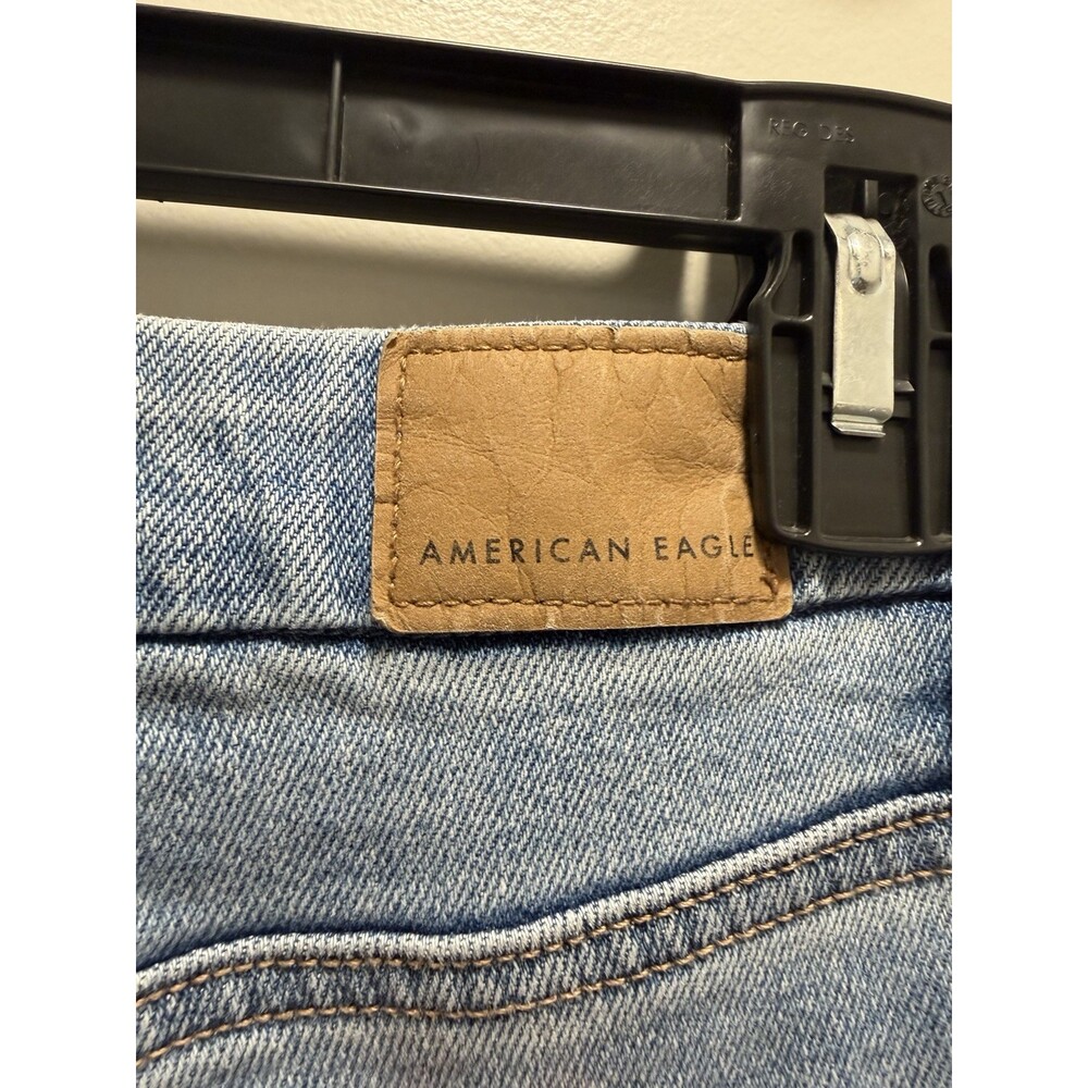 American Eagle Stretch Ripped Curvy Mom Jeans 8 - Picture 5 of 9